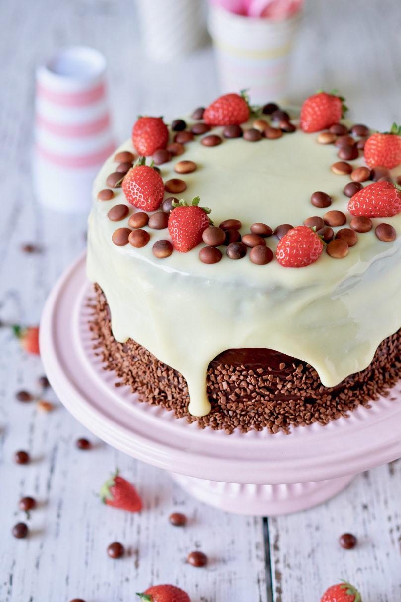 Bolo De Morango E Brigadeiro | Flamboesa